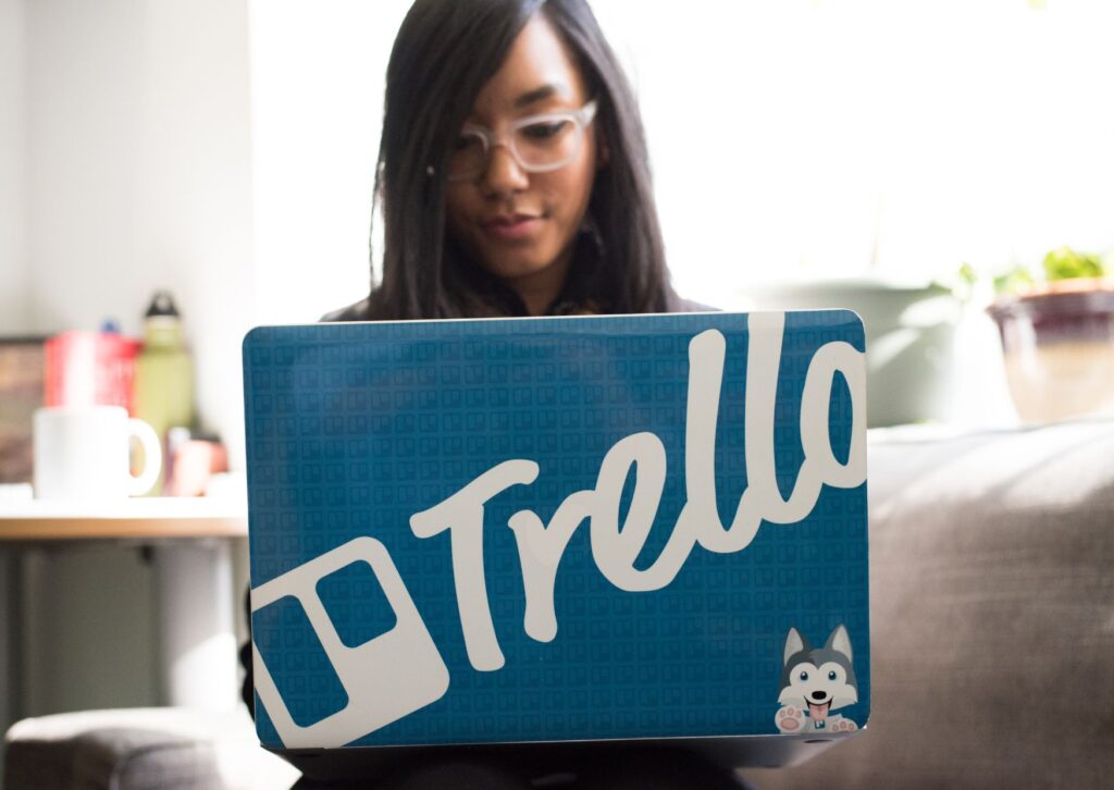 lady-at-laptop-with-trello-cover-on-it