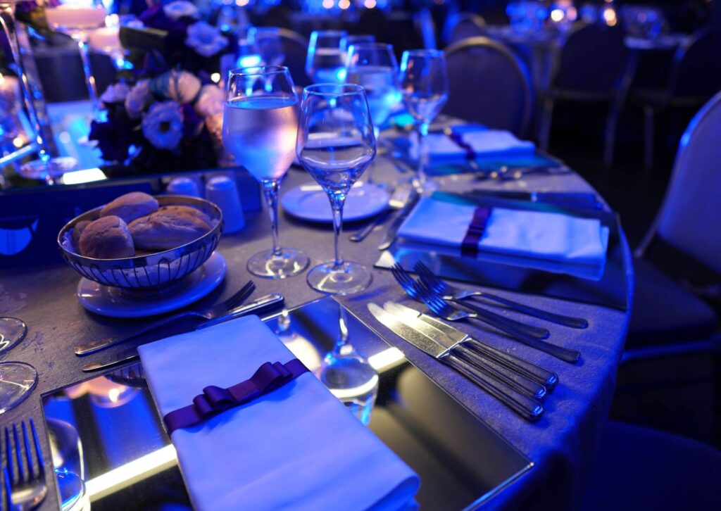 gala-table-with-wine-glasses
