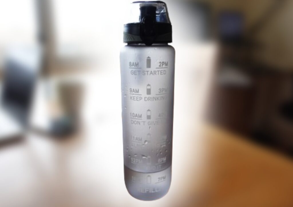 water-bottle-with-timings-on-it-to-help-you-stay-hydrated